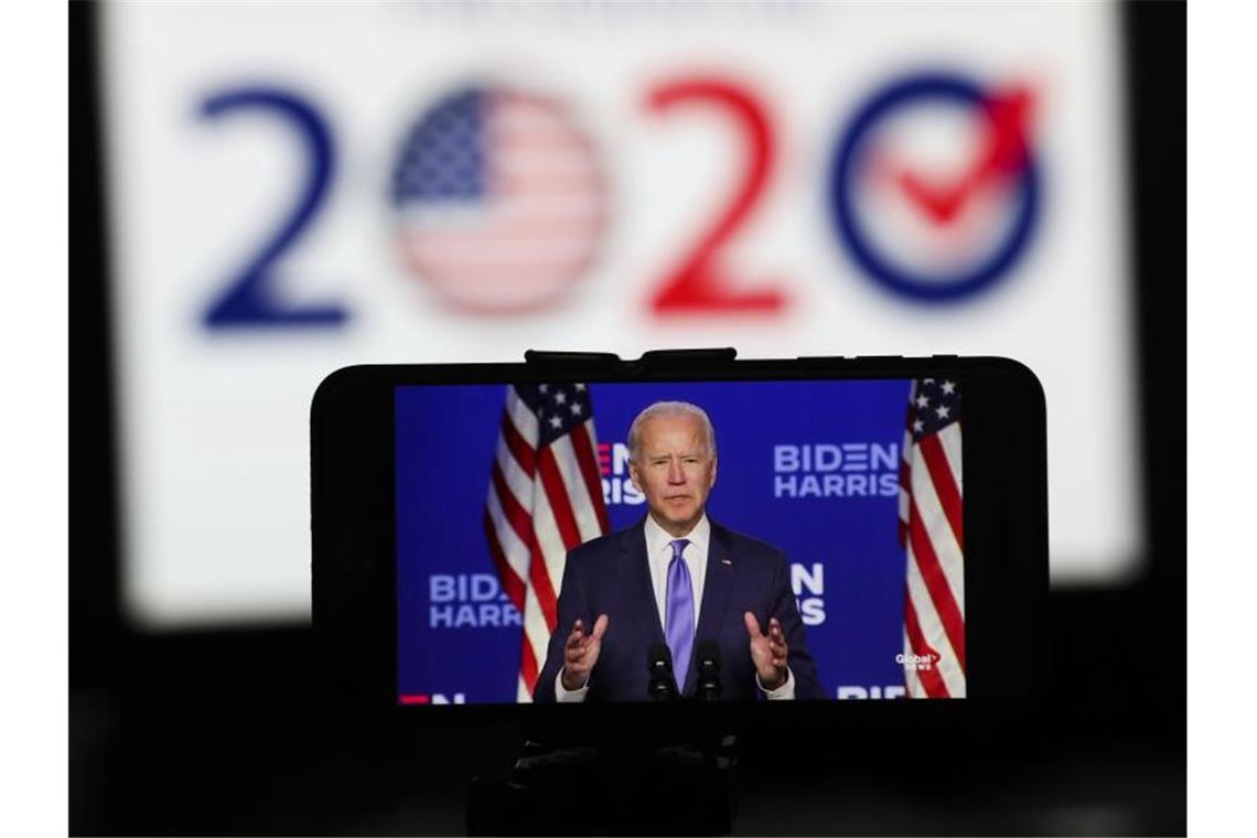 Biden gewinnt Präsidentenwahl - Trump will nicht weichen Das Ringen um die US-Präsidenschaft hat sich zum Wahlkrimi entwickelt. Foto: Wang Ying/XinHua/dpa