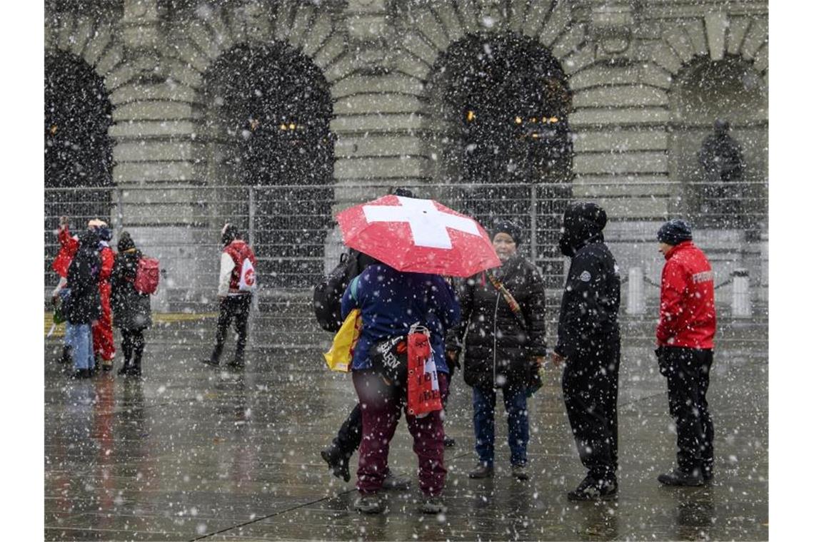 Das RKI erklärt Polen und die Schweiz zu Corona-Hochrisikogebieten. Foto: Anthony Anex/KEYSTONE/dpa