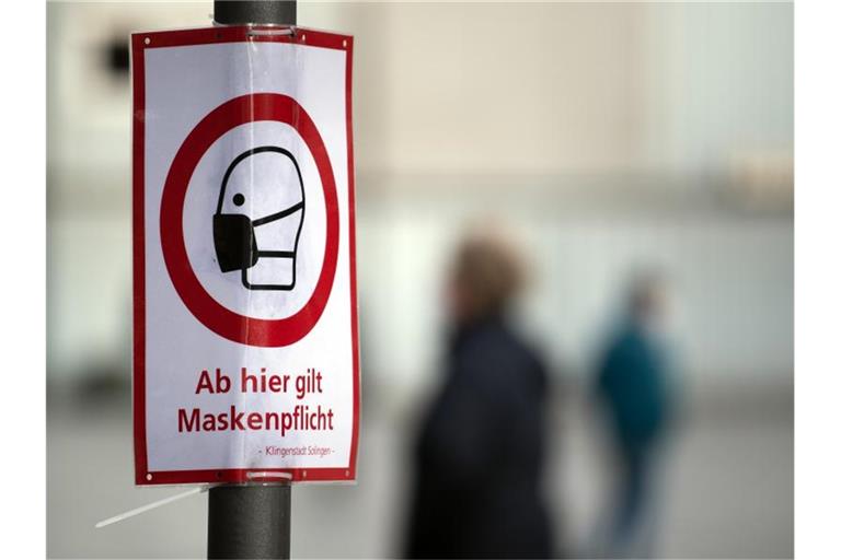Das RKI meldet erstmals seit drei Monaten eine Sieben-Tage-Inzidenz unter 75. Foto: Federico Gambarini/dpa