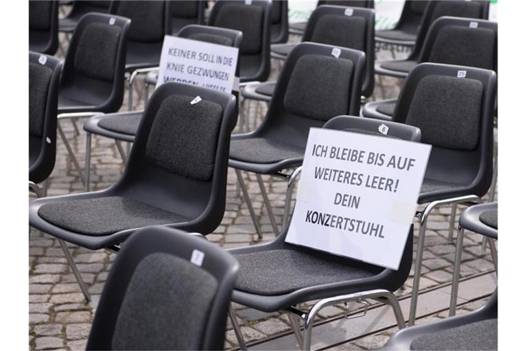 Das Robert Koch-Institut (RKI) fordert die Rückkehr zu massiven Einschränkungen in Deutschland. Foto: Sebastian Kahnert/dpa-Zentralbild/dpa