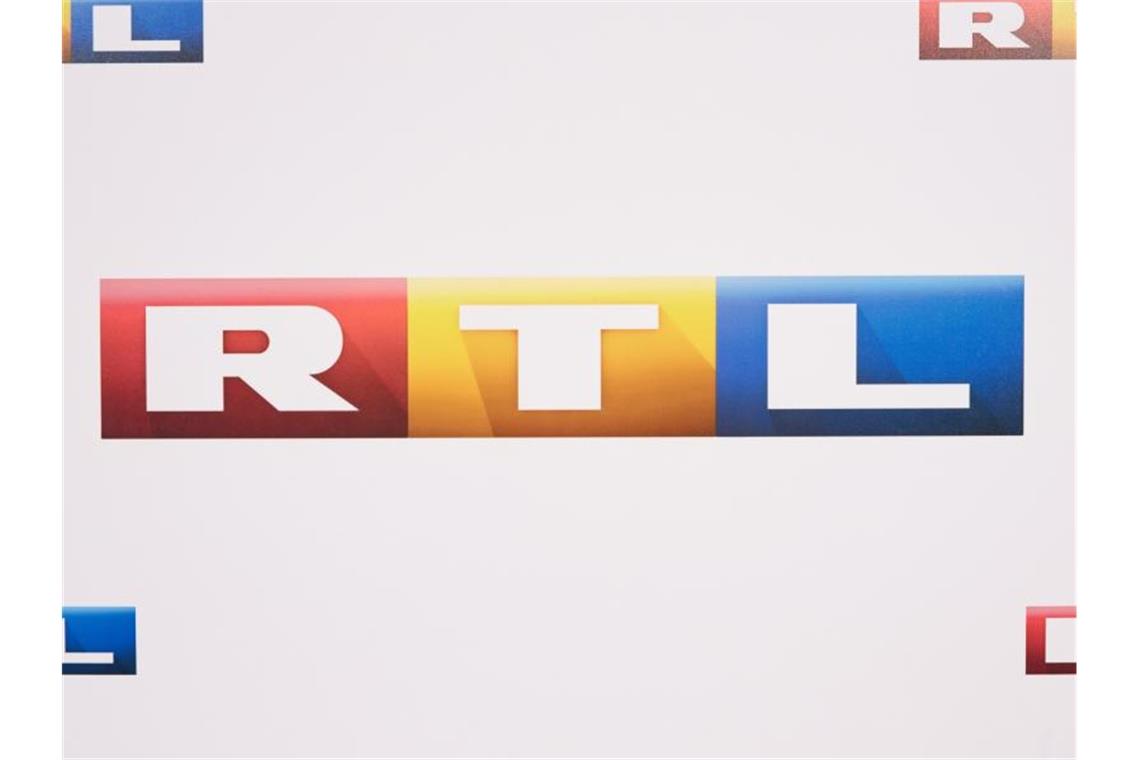 Das RTL-Logo auf einer Wand. Foto: Georg Wendt/dpa