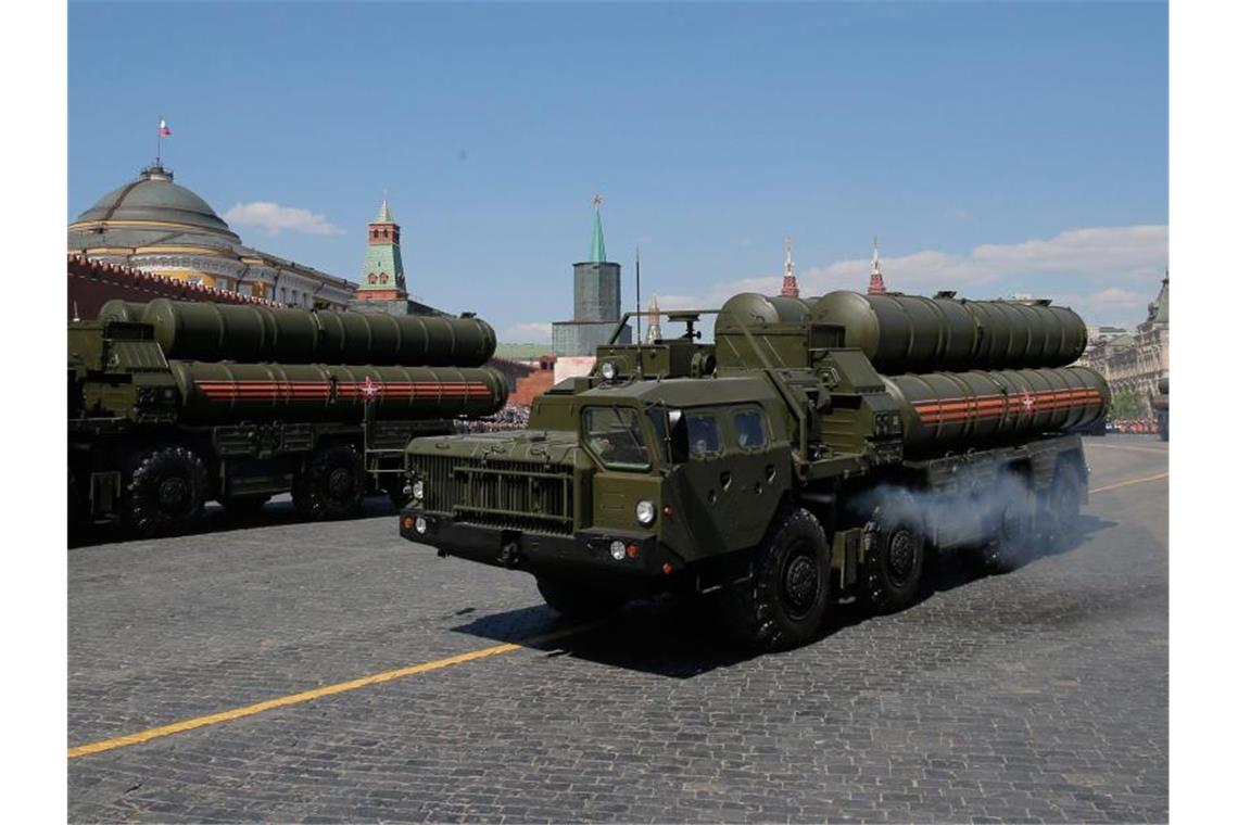 Das russische Flugabwehrsystem S-400 während einer Militärparade auf dem Roten Platz. Foto: Yuri Kochetkov/EPA