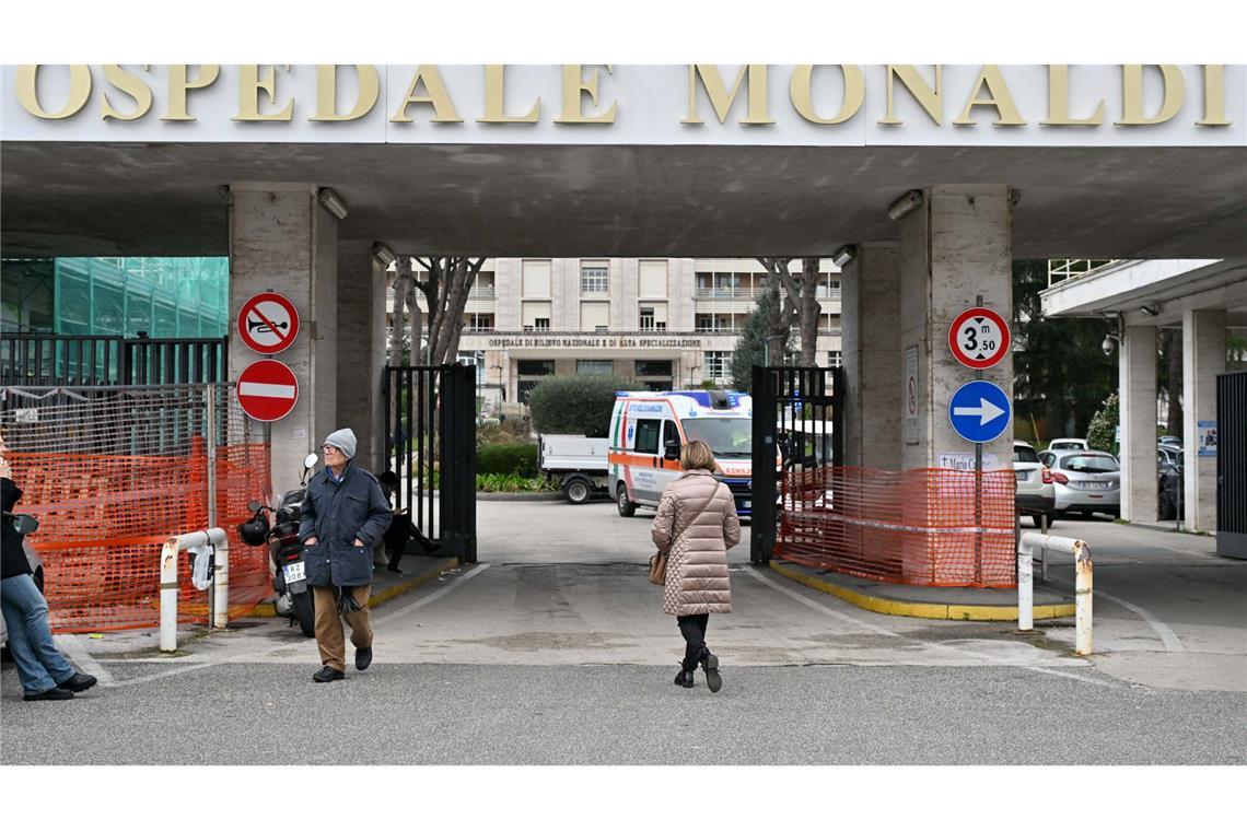 Das Schicksal des kleinen Jungen in der Monaldi-Klinik bewegt ganz Italien.