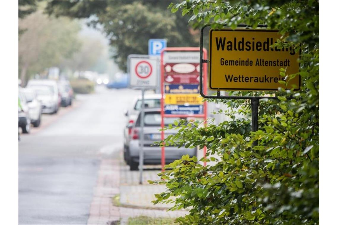 Das Schild des Ortsteils Waldsiedlung der Gemeinde Altenstadt in Hessen. Foto: Andreas Arnold