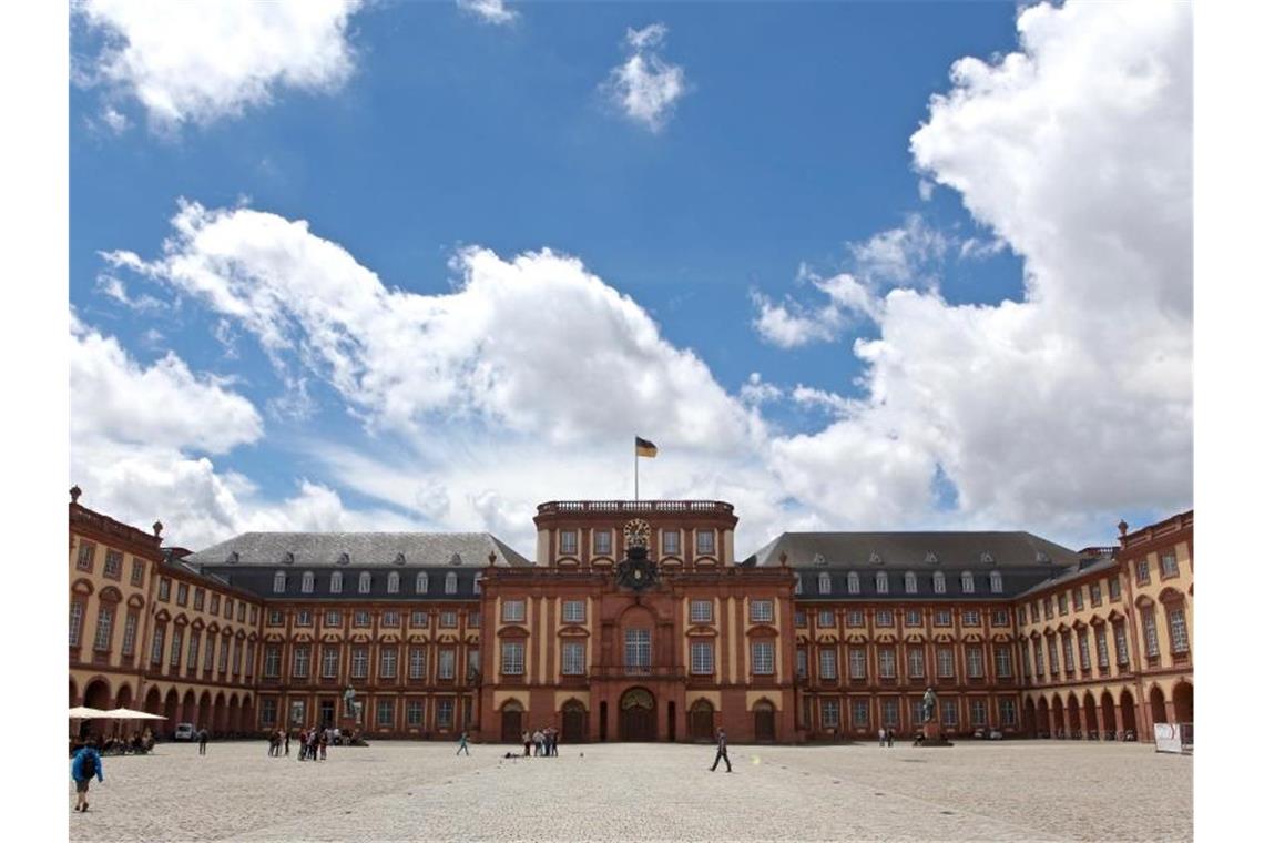 Das Schloss mit der Universität in Mannheim. Foto: Andreas Bayerl/Universität Mannheim/dpa/Archivbild