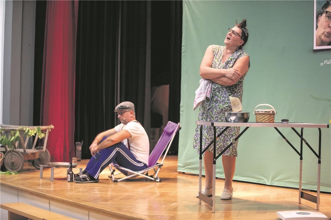 Subtil hat Urlaub Das schwäbische Dauergezänk von Alois und Elsbeth Gscheidle brachte die Zuschauer in der voll besetzten Dorfhalle Steinbach zum Toben. Foto: A. Becher