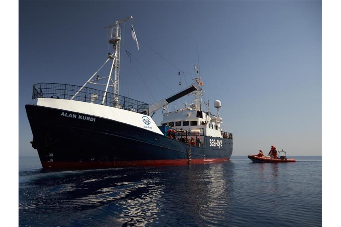 Italien setzt Rettungsschiff „Alan Kurdi“ erneut fest Das Seenotrettungsschiff „Alan Kurdi“ im Mittelmeer. Das Schiff der Seenotretter-Organisation Sea-Eye darf vorerst nicht mehr aus dem Hafen in Olbia auf Sardinien auslaufen. Foto: Fabian Heinz/Sea-Eye/dpa