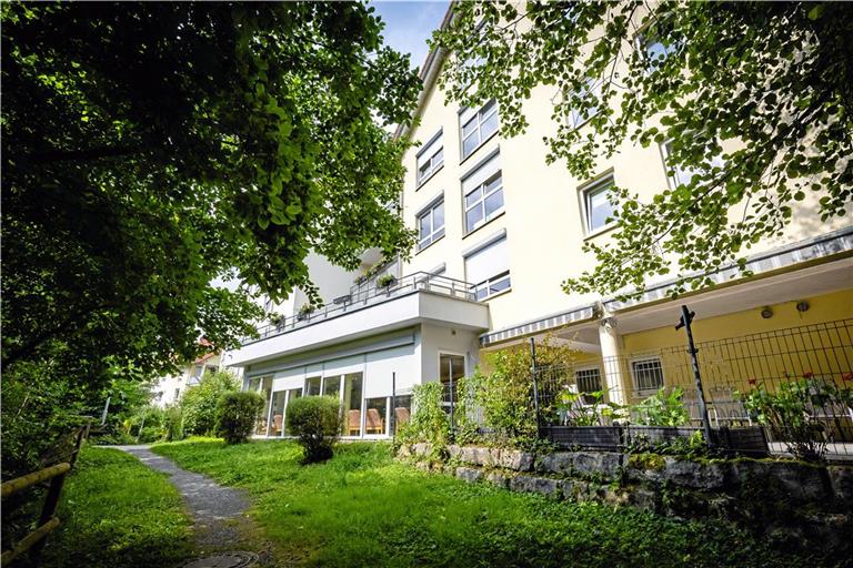 Das Seniorenheim Spiegelhof liegt idyllisch an der Lauter und bietet Platz für 42 Bewohnerinnen und Bewohner. Foto: Alexander Becher