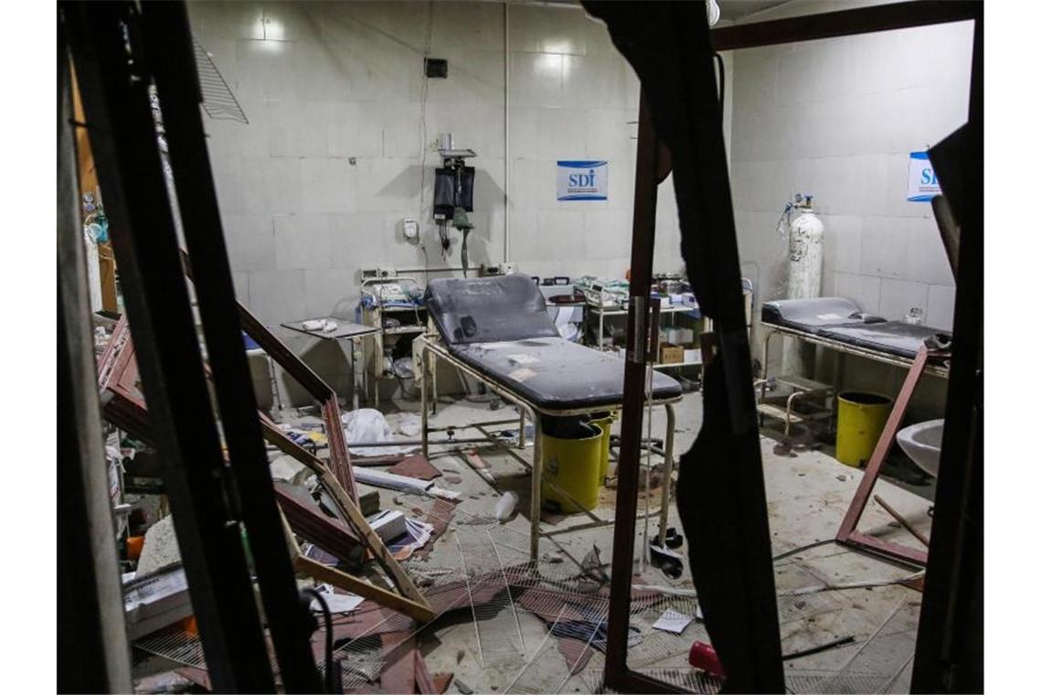 Das Shami-Krankenhaus in der Provinz Idlib, nachdem es Ziel von einem Luftangriff war. Foto: Anas Alkharboutli/dpa