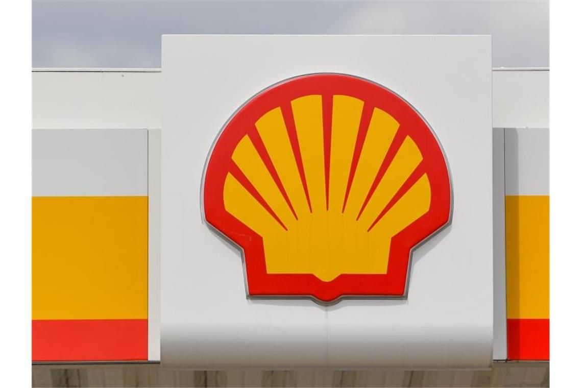 Shell will kein russisches Erdöl und Gas mehr kaufen Das Shell-Logo an einer Tankstelle. Foto: Patrick Pleul/dpa-Zentralbild/dpa