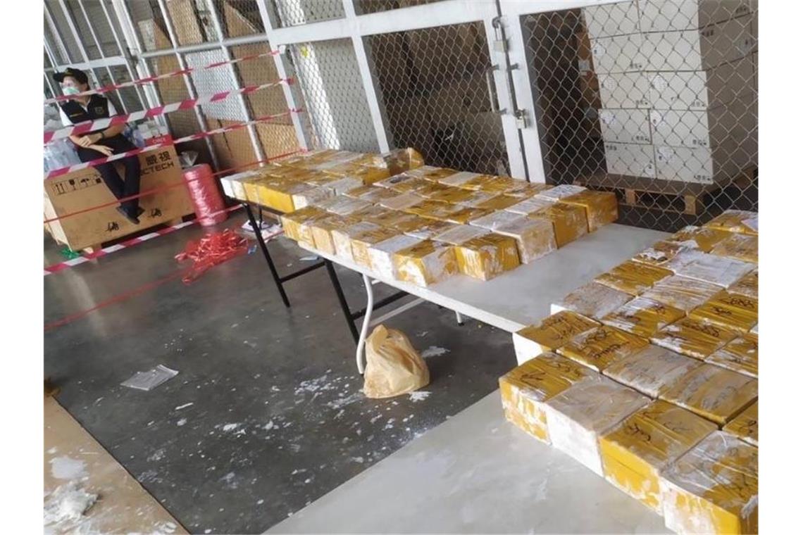 Das sichergestellte Heroin war in Farbeimern versteckt. Geschätzter Markwert: 117 Millionen australischen Dollar (75 Millionen Euro). Foto: ---/Australian Federal Police/dpa