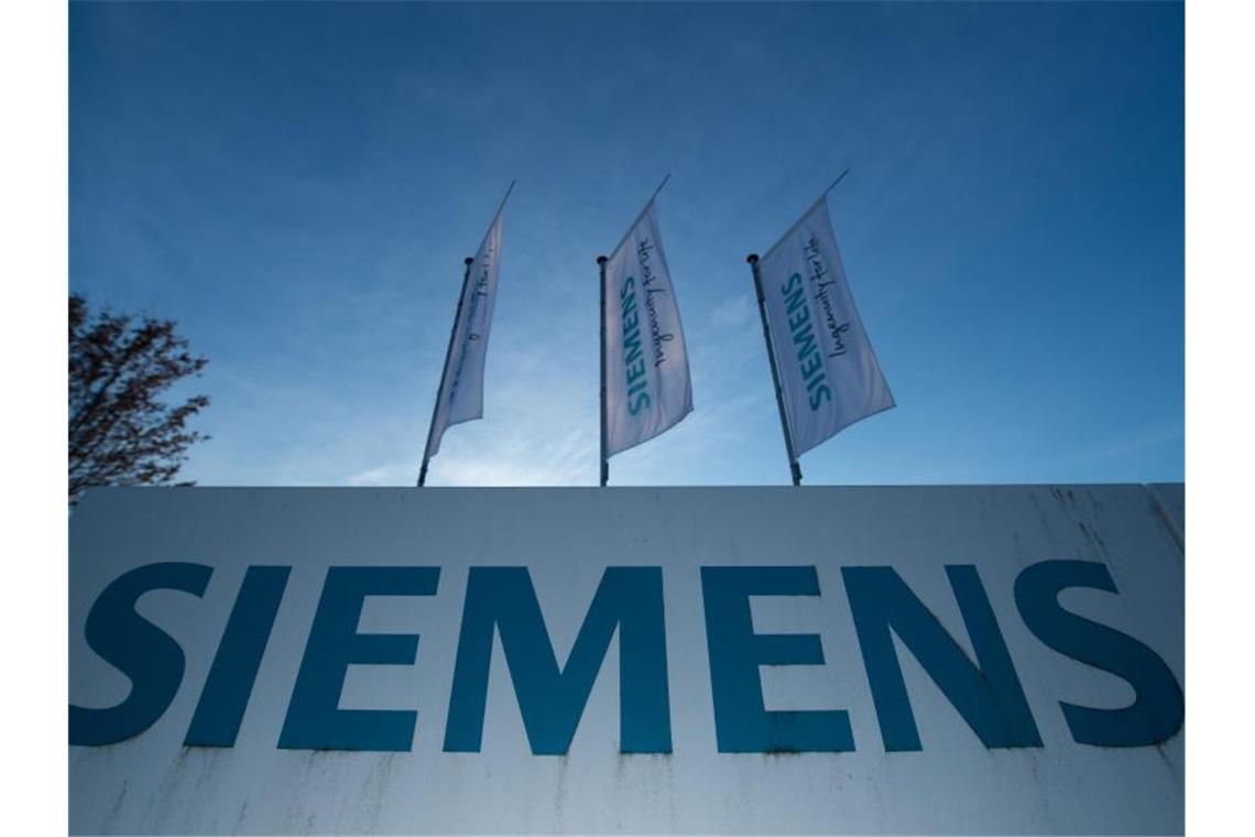 Klimaprotest vor Siemens geplant Das Siemens-Logo, hier am Werk in Tübingen. Foto: Lino Mirgeler/dpa/Archivbild