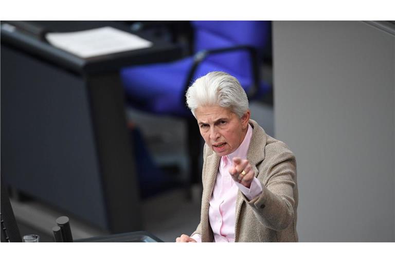"Das Sondervermögen Bundeswehr in Höhe von 100 Milliarden Euro bleibt weiter vorhanden, da es im Grundgesetz verankert ist. Hier gibt es keine Auswirkungen des Urteils", sagt Marie-Agnes Strack-Zimmermann.