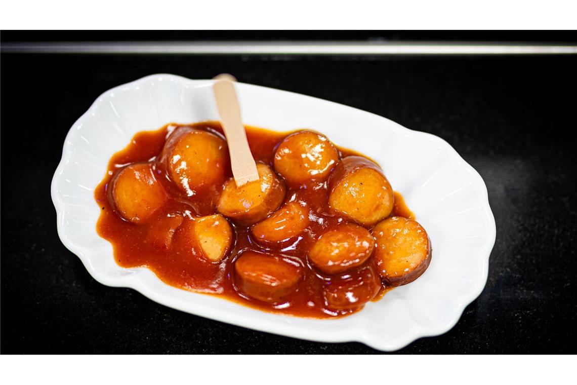VW-Verkaufsschlager Currywurst kommt als Fertiggericht Das sonst übliche Curry-Pulver lässt VW beim Fertigprodukt weg.