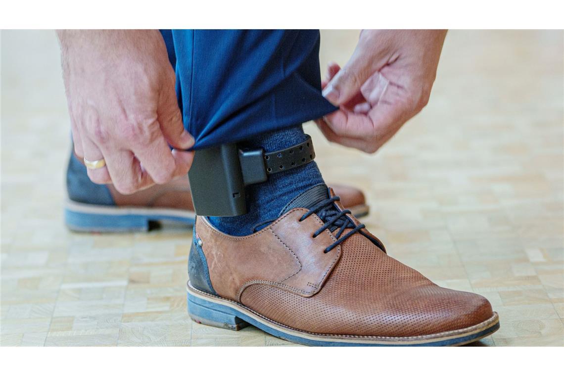 Das spanische Modell der elektronischen Fußfessel.