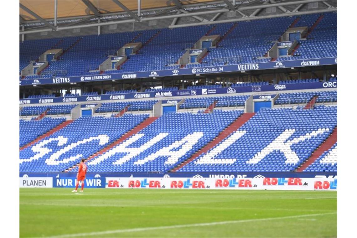 Erhöhte Corona-Zahlen: Schalke gegen Bremen doch ohne Fans Das Spiel des FC Schalke gegen Werder Bremen wird ohne Zuschauern ausgetragen. Foto: Bernd Thissen/dpa-Pool/dpa