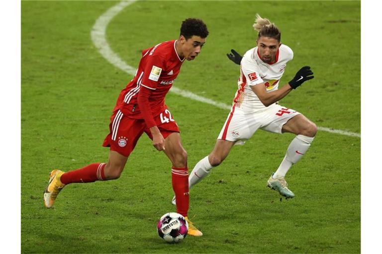 Das Spitzenspiel zwischen RB Leipzig und Bayern München überstrahlt den 27. Spieltag der Fußball-Bundesliga am Osterwochenende. Foto: Alexander Hassenstein/Getty Images Europe/Pool/dpa