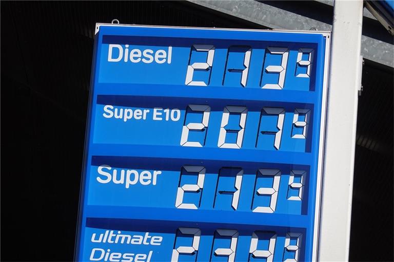 Das Spritpreispaket der Bundesregierung soll Benzin- und Dieselpreise an Tankstellen günstiger machen und die Versorgung sichern. Aber wann soll die neue Spritpreis-Bremse kommen.