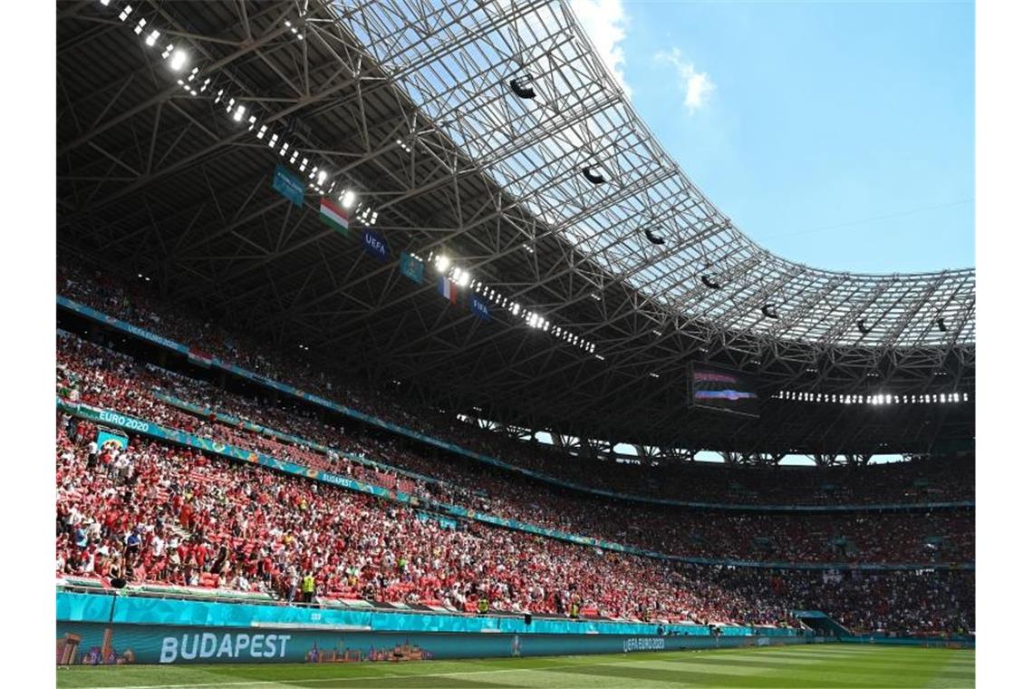 Dank Griezmann: Frankreich wendet Pleite gegen Ungarn ab Das Stadion ist bereits vor dem Anpfiff voll besetzt. Foto: Robert Michael/dpa-Zentralbild/dpa
