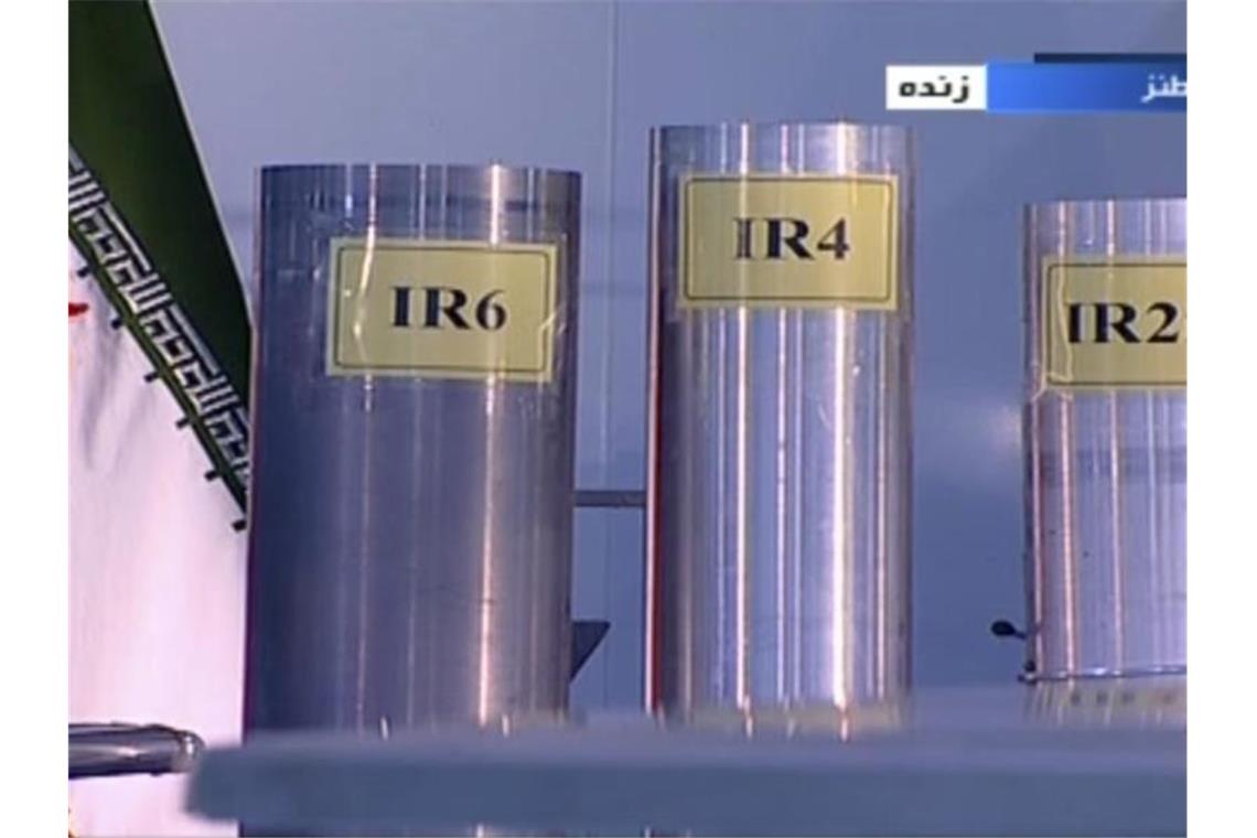 Iran informiert EU über Teilausstieg aus Atomdeal Das Standbild des TV-Senders IRIB zeigt drei Zentrifugen in der iranischen Atomanlage Natanz. Foto: Islamic Republic Iran Broadcasting/AP