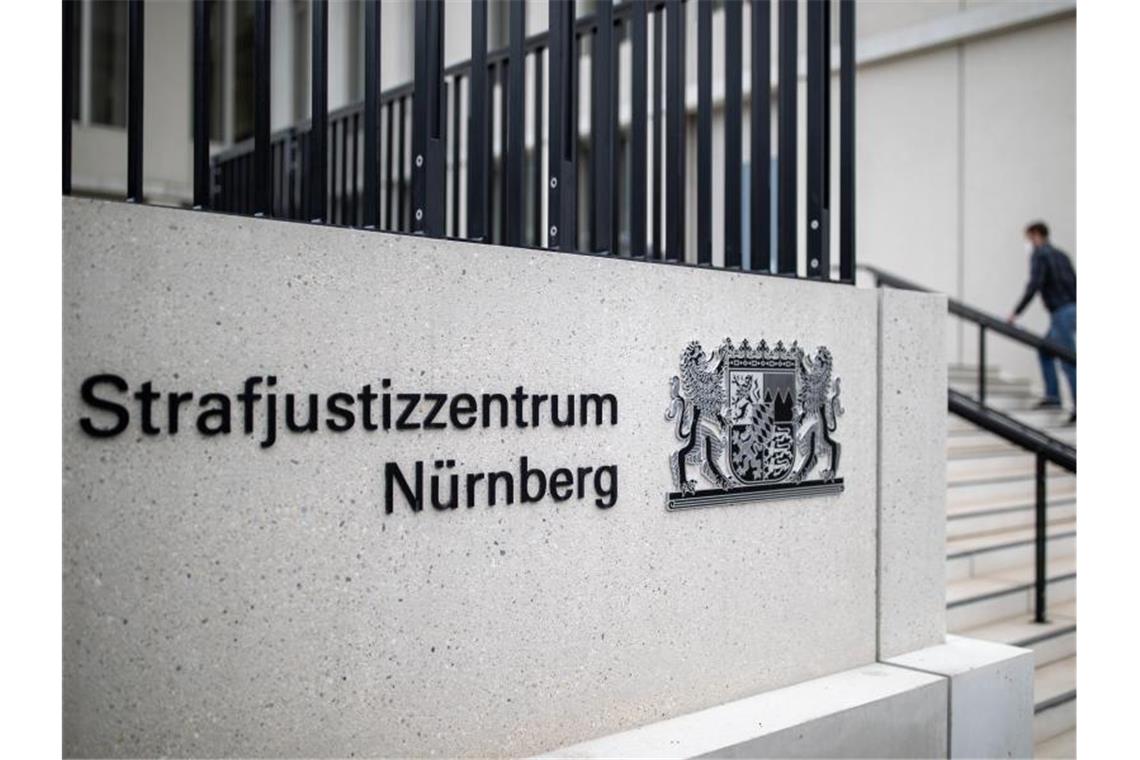 Vergiftete Zimtschnecke für die Ehefrau - Mann vor Gericht Das Strafjustizzentrum des Landgerichts Nürnberg-Fürth, wo der Prozess heute begann. Foto: Daniel Karmann/dpa