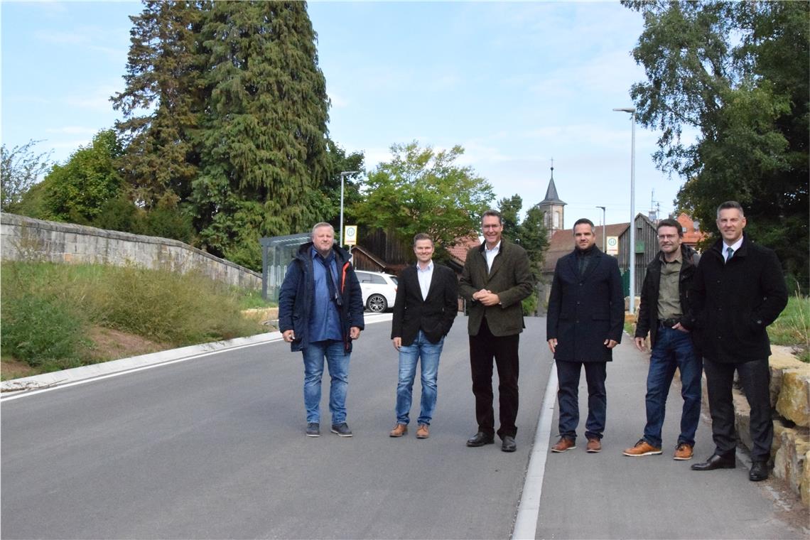 Das Straßenbegehungsteam vor dem Ortseingang von Großerlach-Grab (von links): Karsten Klein, Marcel Bastian, Richard Sigel, Christoph Kübler, Christoph Jäger und Stefan Hein. Foto: Elisabeth Klaper