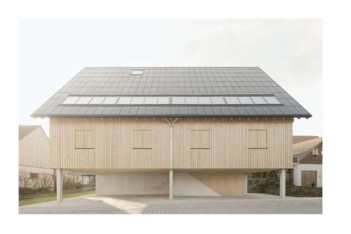 Das Strohballenhaus Hoinka  – Nachverdichtung auf dem Land – hat mehrere Auszeichnungen erhalten, darunter das „Haus des Jahres“ des DAM und des Callwey-Verlags.