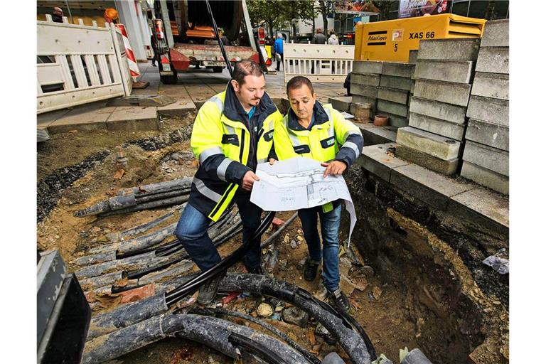 Das Stromnetz muss in Stuttgart, wie hier in der Königstraße, erheblich erweitert und erneuert werden.