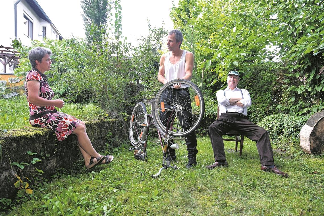 Radikale Umbrüche treffen auf Dorfidyll Das Stück stammt aus der Feder von Lea Butsch und verbindet Weltpolitik mit lokalen Umbrüchen.