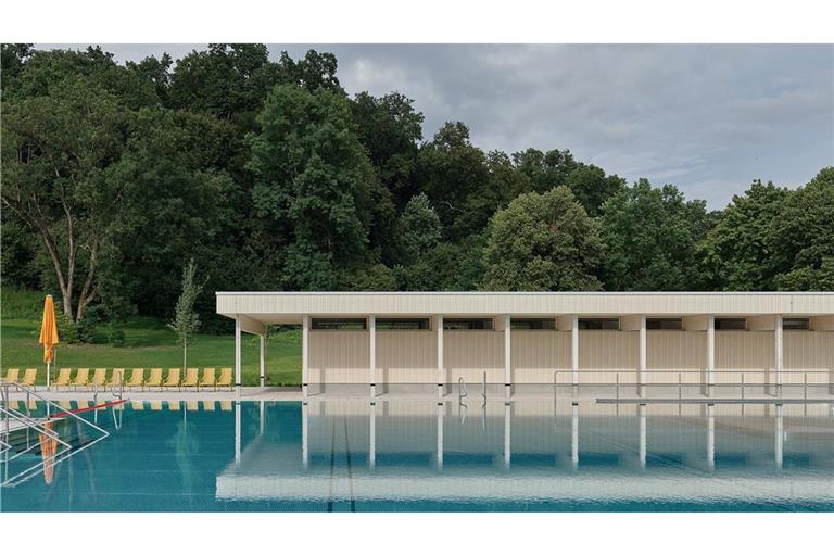 Das Stuttgarter Architekturbüro ASP hat in Biberach an der Riß ein Freibad gebaut.