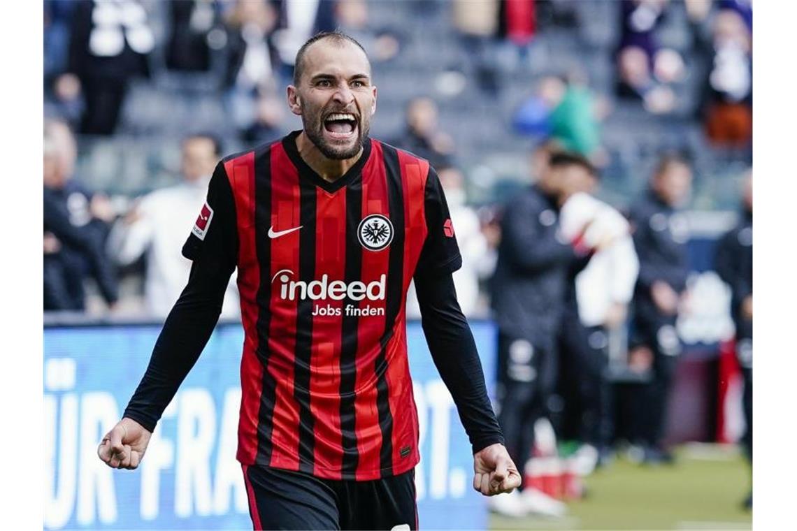 Bas Dost als Symbol der neuen Eintracht-Wucht Das Symbol der neuen Frankfurter Kraft ist Sturmturm Bas Dost. Foto: Uwe Anspach/dpa