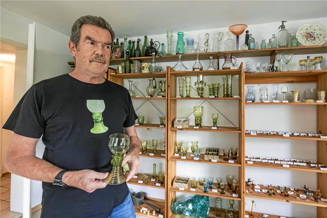 Das T-Shirt mit dem aufgedruckten Römer, einem Standardweinglas des 17. Jahrhunderts mit seinem charakteristischen Fadenfuß, hat Thomas Denzler von seinen Kindern geschenkt bekommen. Fotos: Dietmar van der Linden
