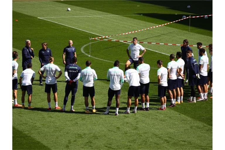 Das Team der Schweiz beim Abschlusstraining. Foto: Christian Charisius/dpa