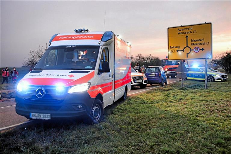 Das Team des DRK-Rettungsdiensts bezeichnet den Einsatz bei dem schweren Unfall am Donnerstag vergangener Woche mit einem Radfahrer als außergewöhnlich. Es dankt den Ersthelfern, die in dieser Ausnahmesituation richtig und verantwortungsvoll gehandelt hätten. Foto: 7aktuell/K. Lermer