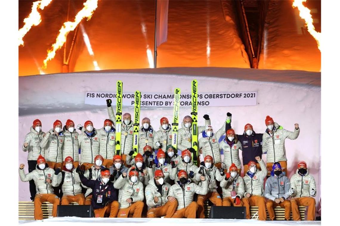 Das Team des DSV präsentiert sich für ein Gruppenfoto. Foto: Karl-Josef Hildenbrand/dpa