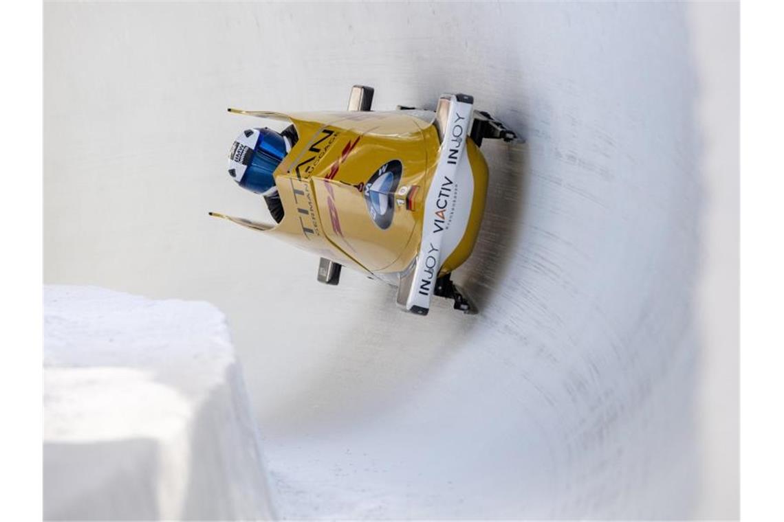 Das Team Johannes Lochner im Eiskanal in St. Moritz in Aktion. Foto: Urs Flueeler/KEYSTONE/dpa