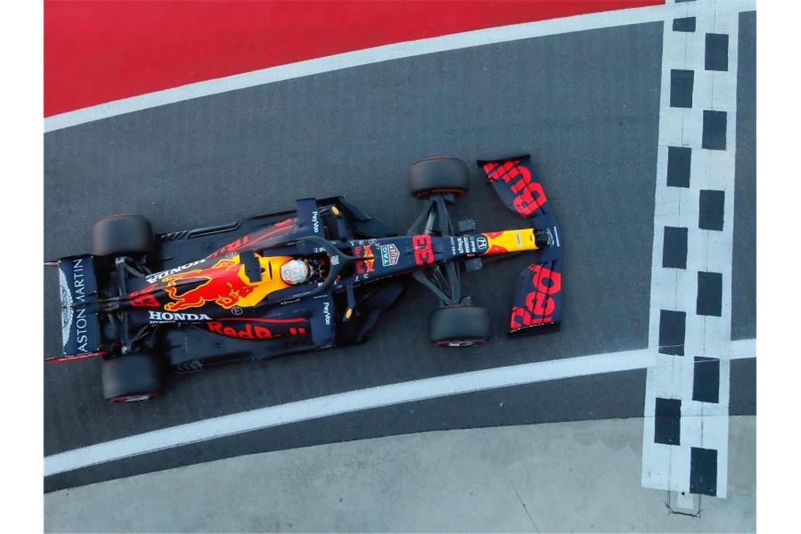 Wie bei den „Feuersteins“? Motoren-Partnersuche bei Red Bull Das Team Red Bull Racing sucht einen neuen Motorenpartner. Foto: Frank Augstein/Pool AP/dpa