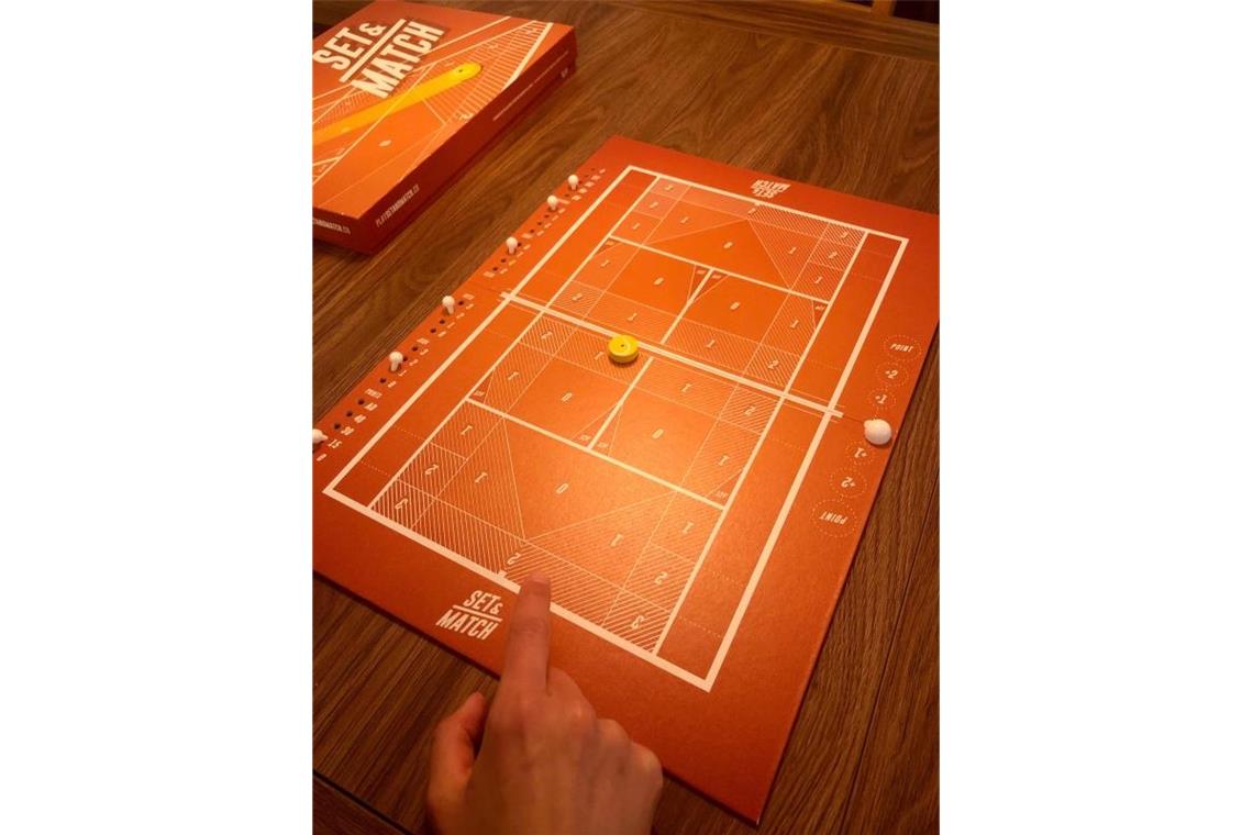 Tore, Tie-Breaks, Touchdowns: Elf Spieletipps für Sport-Fans Das Tennis-Schnippspiel Set & Match hat bereits viele Herzen in der Brettspiel-Szene erobert. Foto: Florian Lütticke/dpa