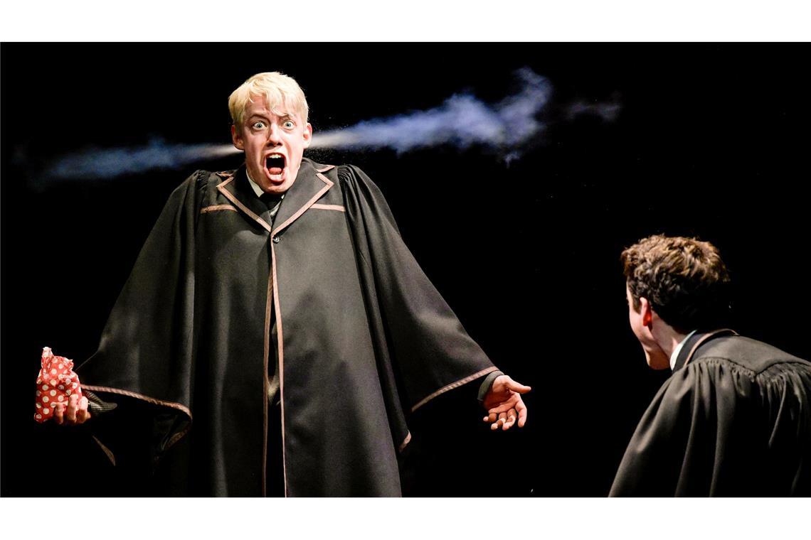 Das Theaterstück zeigt viele magische Tricks. (Archivbild)