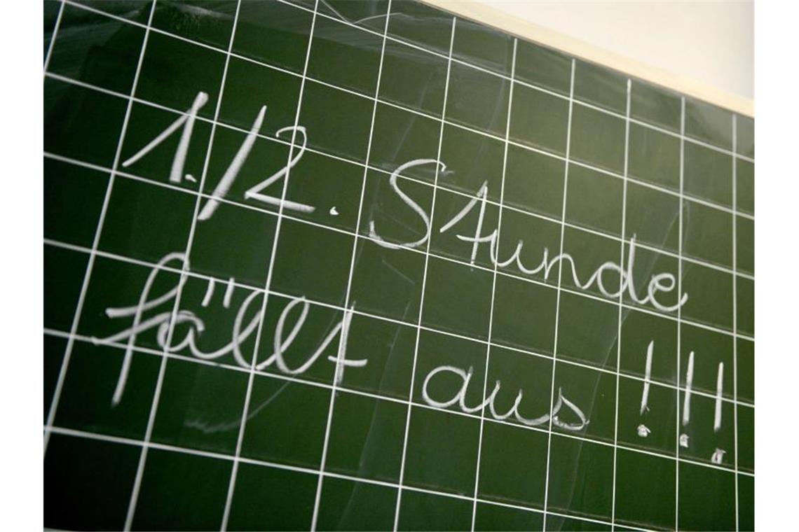 Gymnasiallehrer fordern Plan gegen Lehrermangel Das Thema Lehrermangel beschäftigt die Schulen in den nächsten Jahren weiter. Foto: Caroline Seidel/dpa