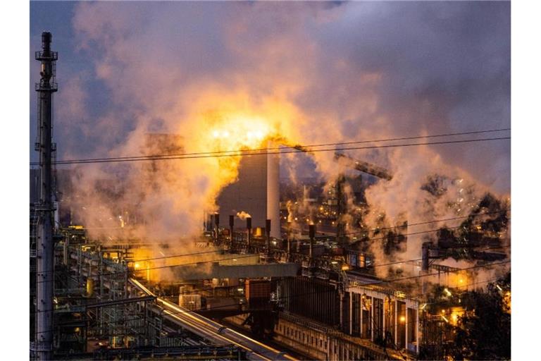 Das ThyssenKrupp Stahlwerk Schwelgern in Duisburg. Foto: Marcel Kusch/dpa