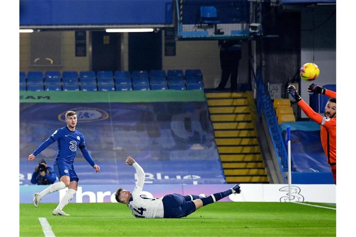 Das Tor von Timo Werner (l) wurde wegen Abseits aberkannt. Foto: Justin Tallis/PA Wire/dpa