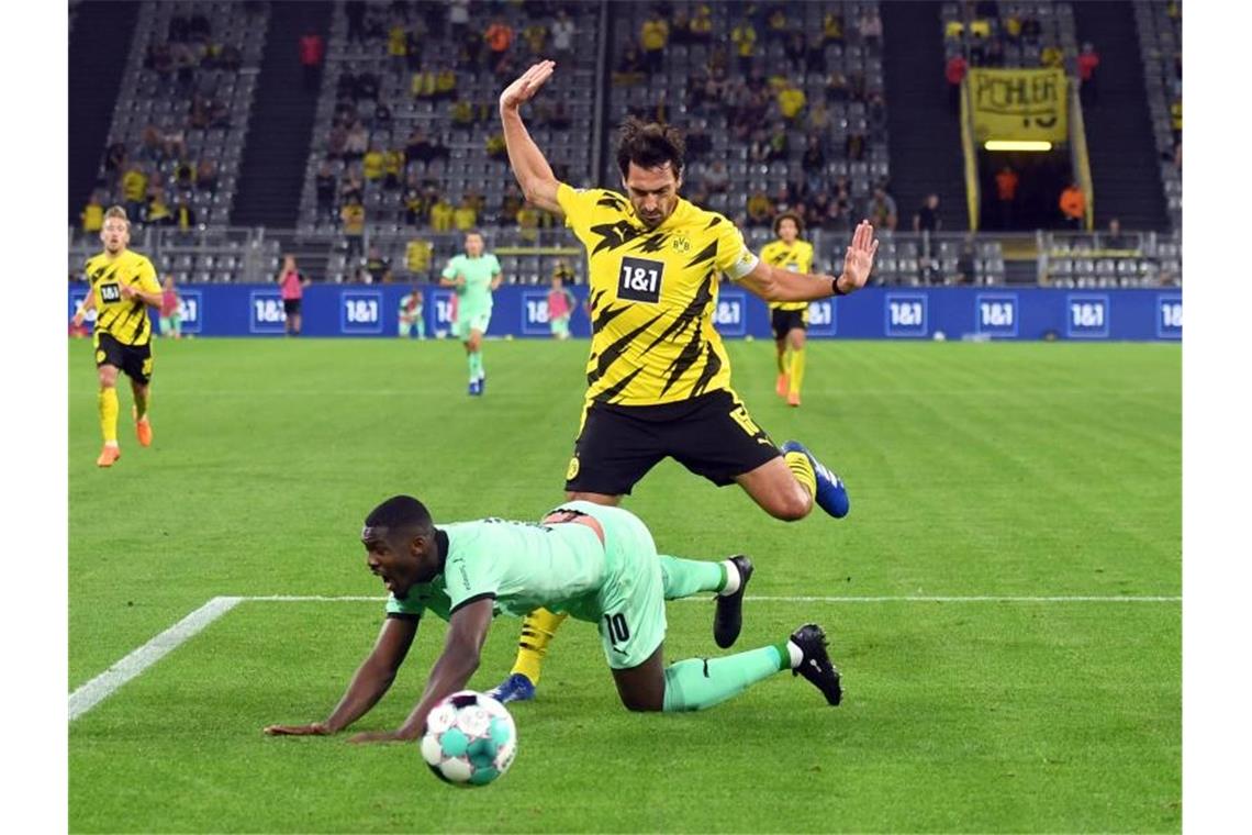 Rose, Terzic und Embolo: Gladbach gegen BVB mit viel Brisanz Das Traditionsduell Borussia Mönchengladbach gegen Borussia Dortmund birgt immer jede Menge Brisanz. Foto: Bernd Thissen/dpa