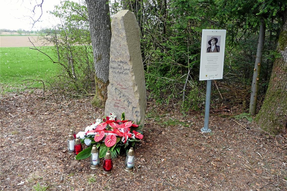 Das tragische Schicksal des Gastarbeiters Franciszek Gacek, dem im April 2022 ein Gedenkstein gewidmet wurde, ist auch ein Thema im Backnanger Jahrbuch.Archivfoto: Armin Fechter