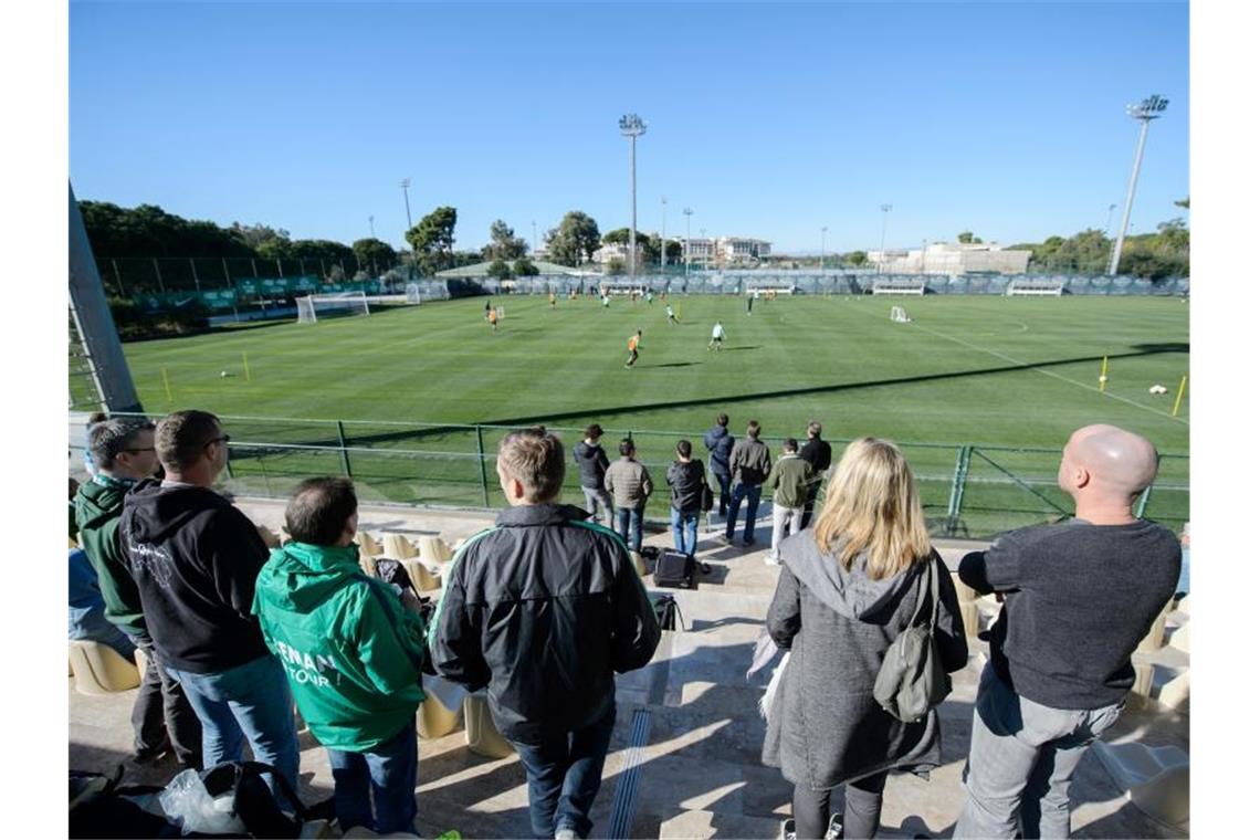Fünf positive Corona-Tests: Werder sagt Trainingslager ab Das Trainingslager von Werder Bremen findet nun doch in Deutschland statt. Foto: Thomas Eisenhuth/picture alliance/dpa/Archivbild