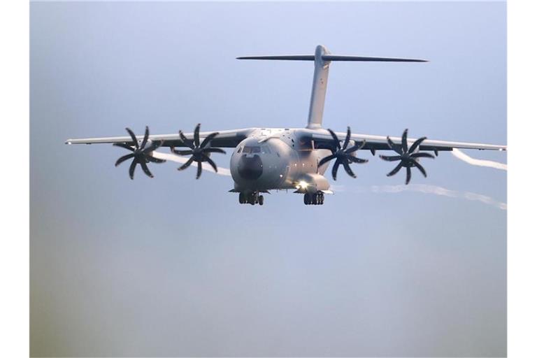 Das Transportflugzeug A400M der Bundeswehr. Mit diesen Maschinen wurden Menschen aus Kabul evakuiert. Foto: Friso Gentsch/dpa
