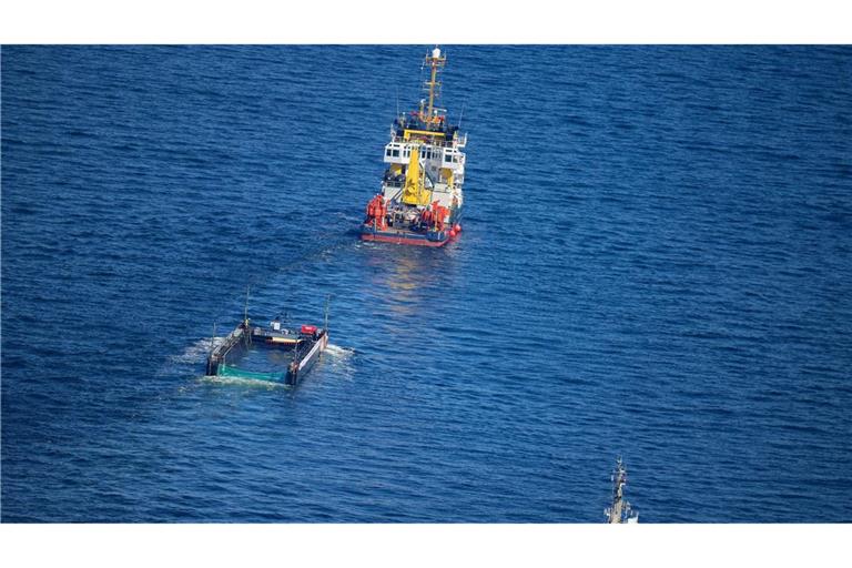 Das Transportschiff mit dem Wal ist seit mehreren Tagen unterwegs.