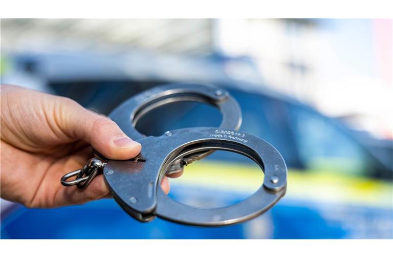 Das Trio sitzt mittlerweile in Untersuchungshaft. (Symbolbild)