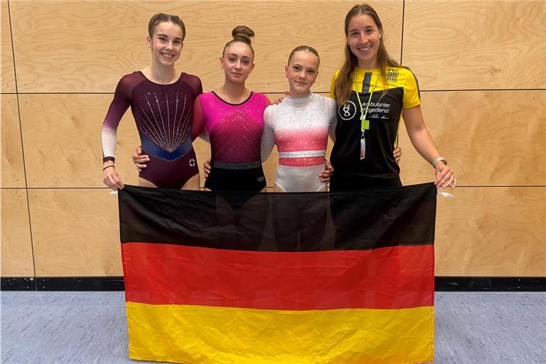 Das TSG-Aufgebot in Waging am See (von links): Pauline Hack, Maria Croitoru, Anneli Andergassen und Trainerin Taina Griem. Foto: privat