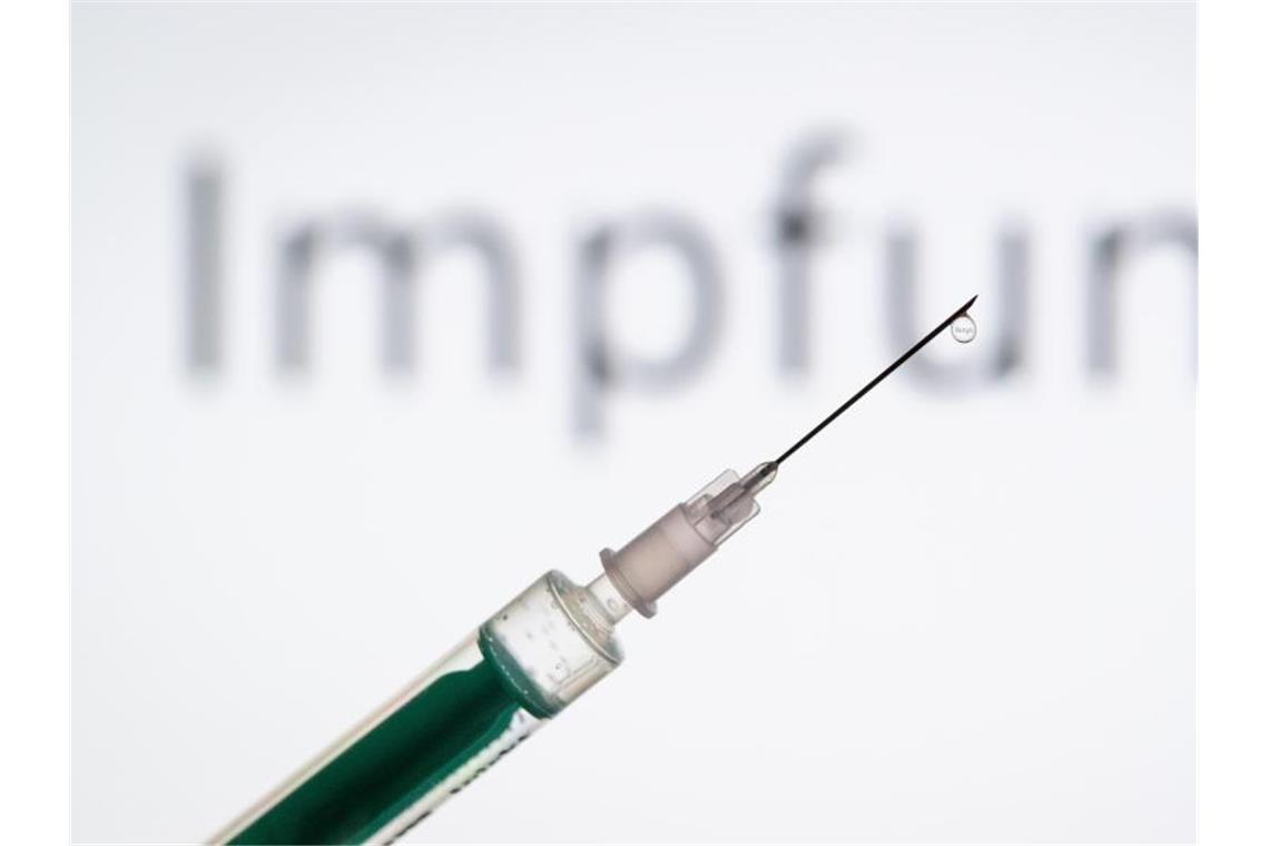 Zulassung für zweite Corona-Impfstoffstudie erteilt Das Tübinger Unternehmen CureVac darf mit der klinischen Prüfung seines Impfstoffkandidaten gegen Corona beginnen. Foto: Friso Gentsch/dpa